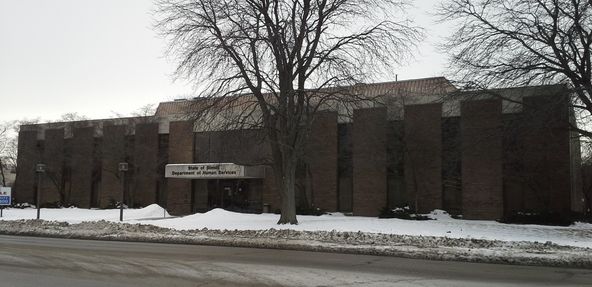 2000 N Lewis Ave, Waukegan, IL 60087